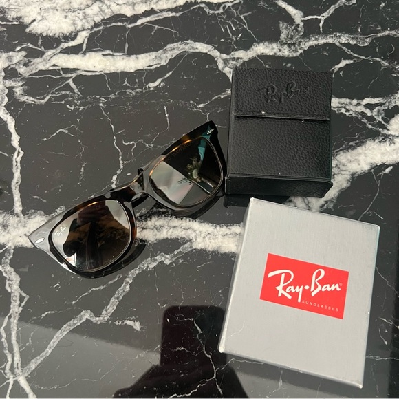 Ray Ban Folding Wayfarer Tortoise Shell - Picture 1 of 4